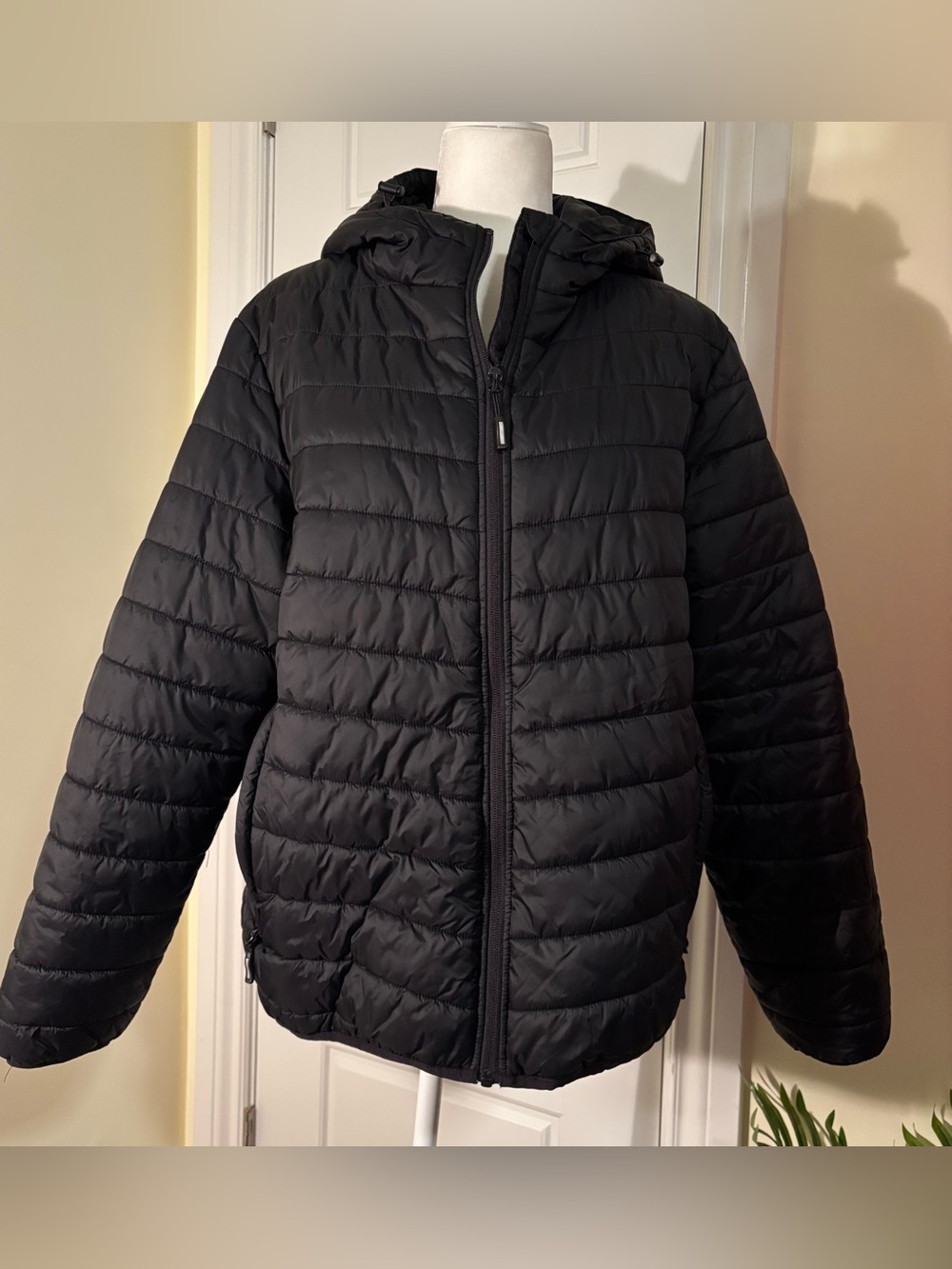 Outdoor Ventures Black Lightweight Packable Hooded Puffer Jacket in XL